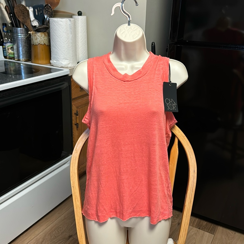 Chaser S (M) NWT coral-orange raw hem tank top